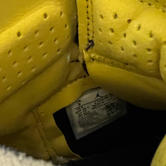 Air Jordan 1 High ‘Rookie of the Year’ Sneakers - Picture 8 of 9